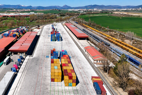 Adif pone en servicio la nueva terminal de carga intermodal en Noáin